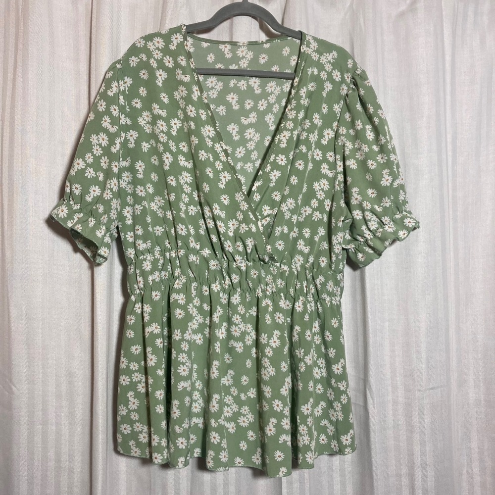 Cottagecore Sage Green Daisy Floral Peplum Top V-Neck 4XL Plus Size SHEIN Curve
